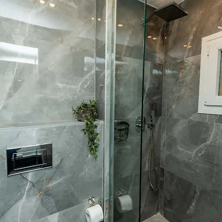 Urban Jungle Apartment Thessaloniki